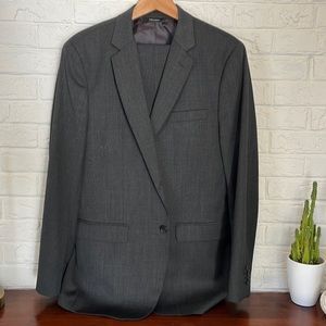 Men’s Banana Republic Tailored Slim Fit Full Grey Suit. 42R 34-30 pants.